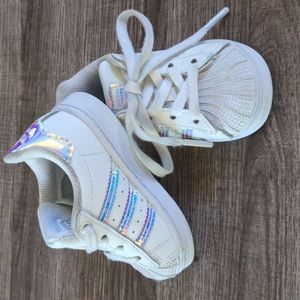 Adidas white size 4 toddler shoes "Stan Smith vs Superstar"